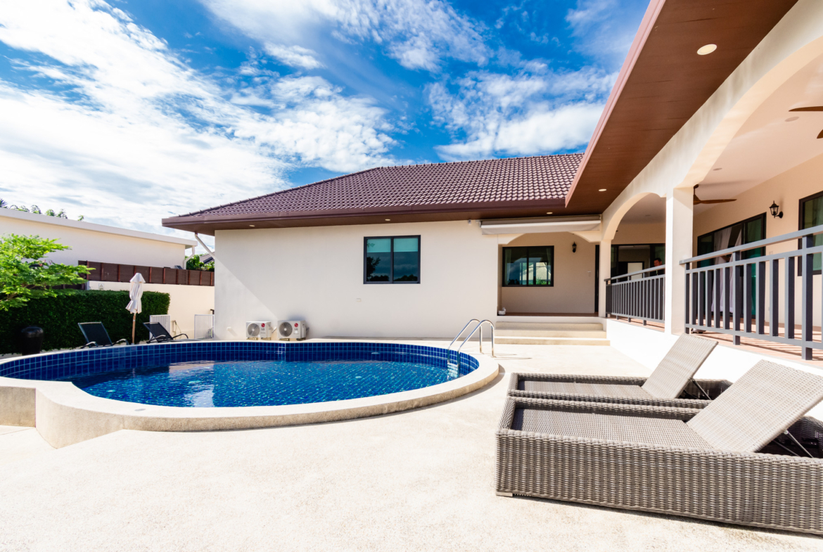 Independent pool villa without cam fees